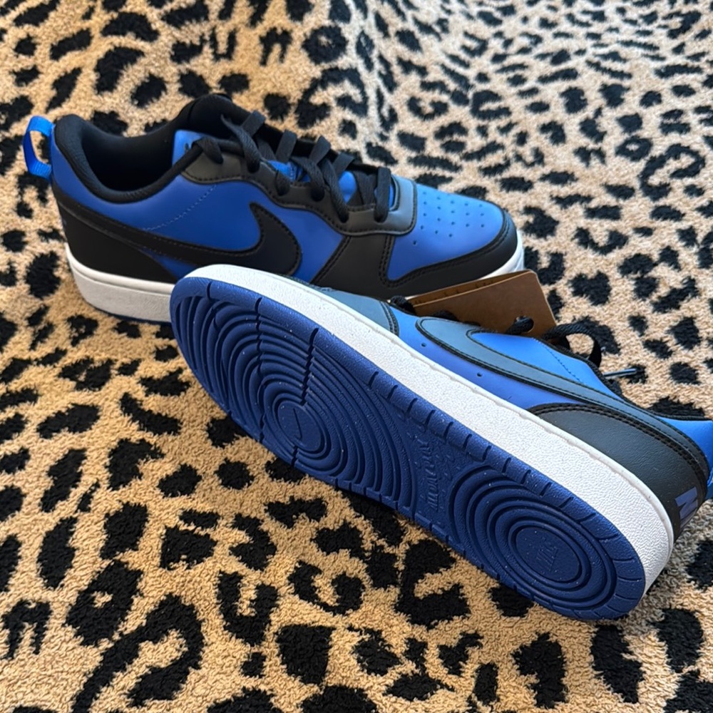 Nike Blue and Black Sneakers Classic Design - Picture 2 of 3